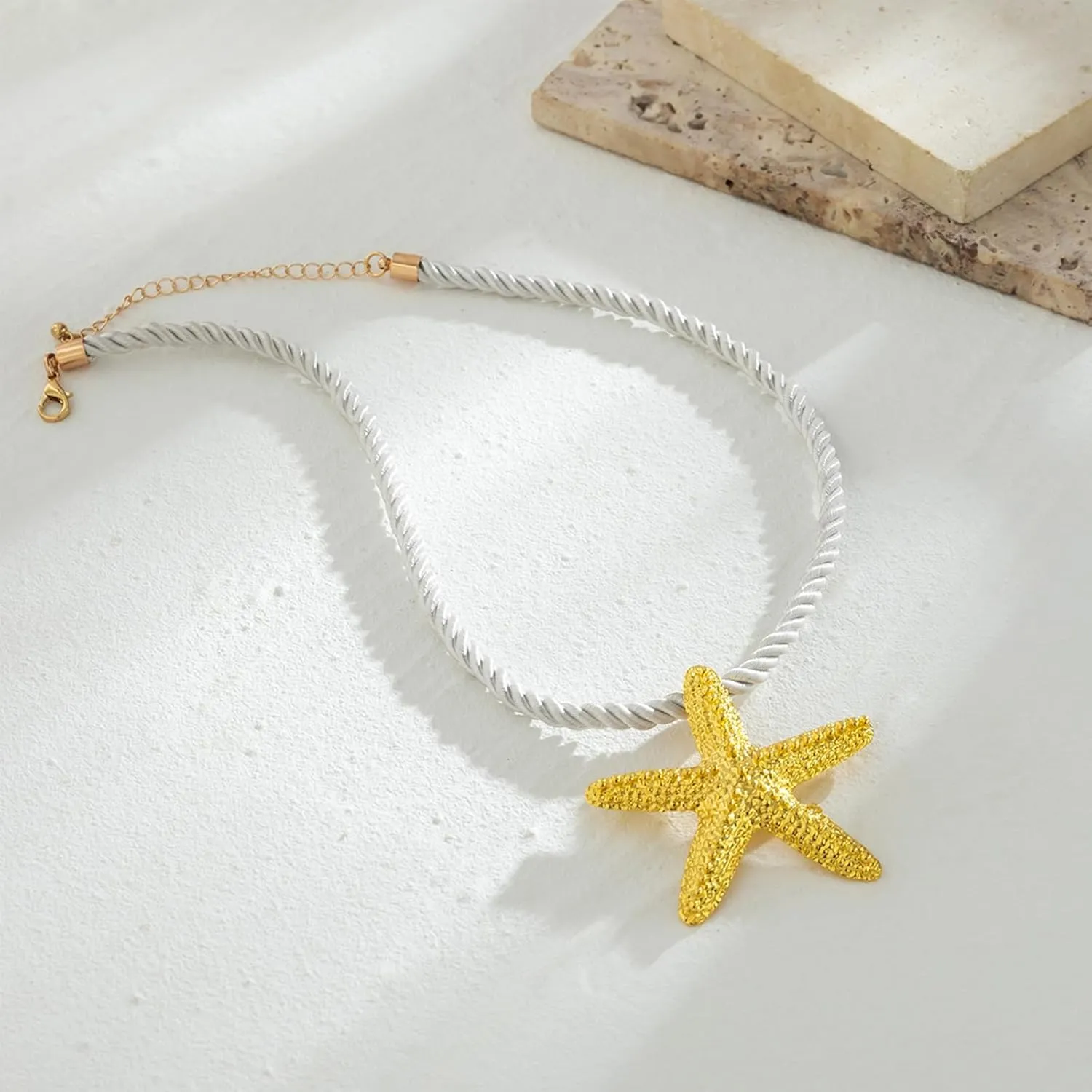 Conch Shell Necklace Gold Snail Shell NecklaceHalloween Party Cosplay Costume Ocean Jewelry Beach Vacation Essentials Seashell Necklace Summer Outfits Trendy Beach Charms for Women 2025