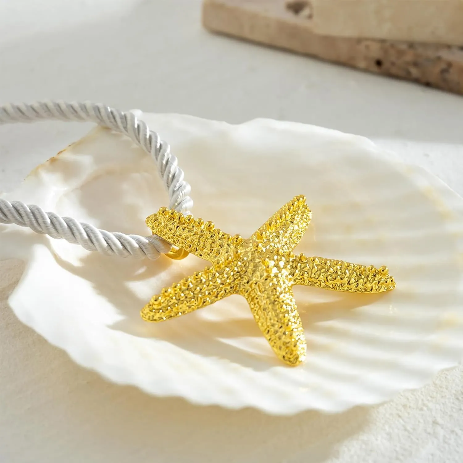 Conch Shell Necklace Gold Snail Shell NecklaceHalloween Party Cosplay Costume Ocean Jewelry Beach Vacation Essentials Seashell Necklace Summer Outfits Trendy Beach Charms for Women 2025