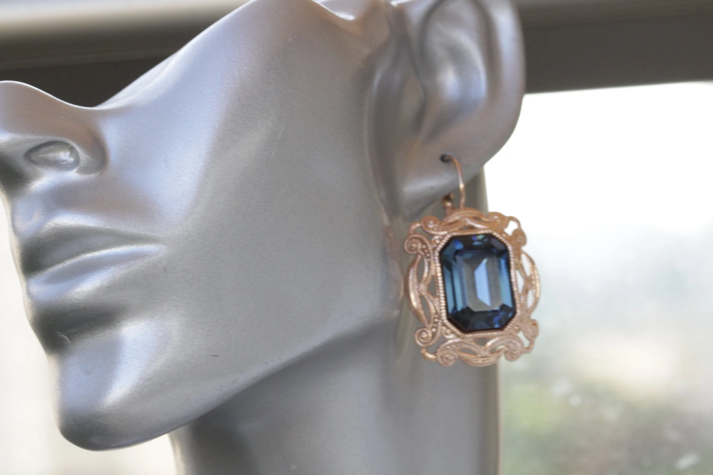 NAVY BLUE NECKLACE,