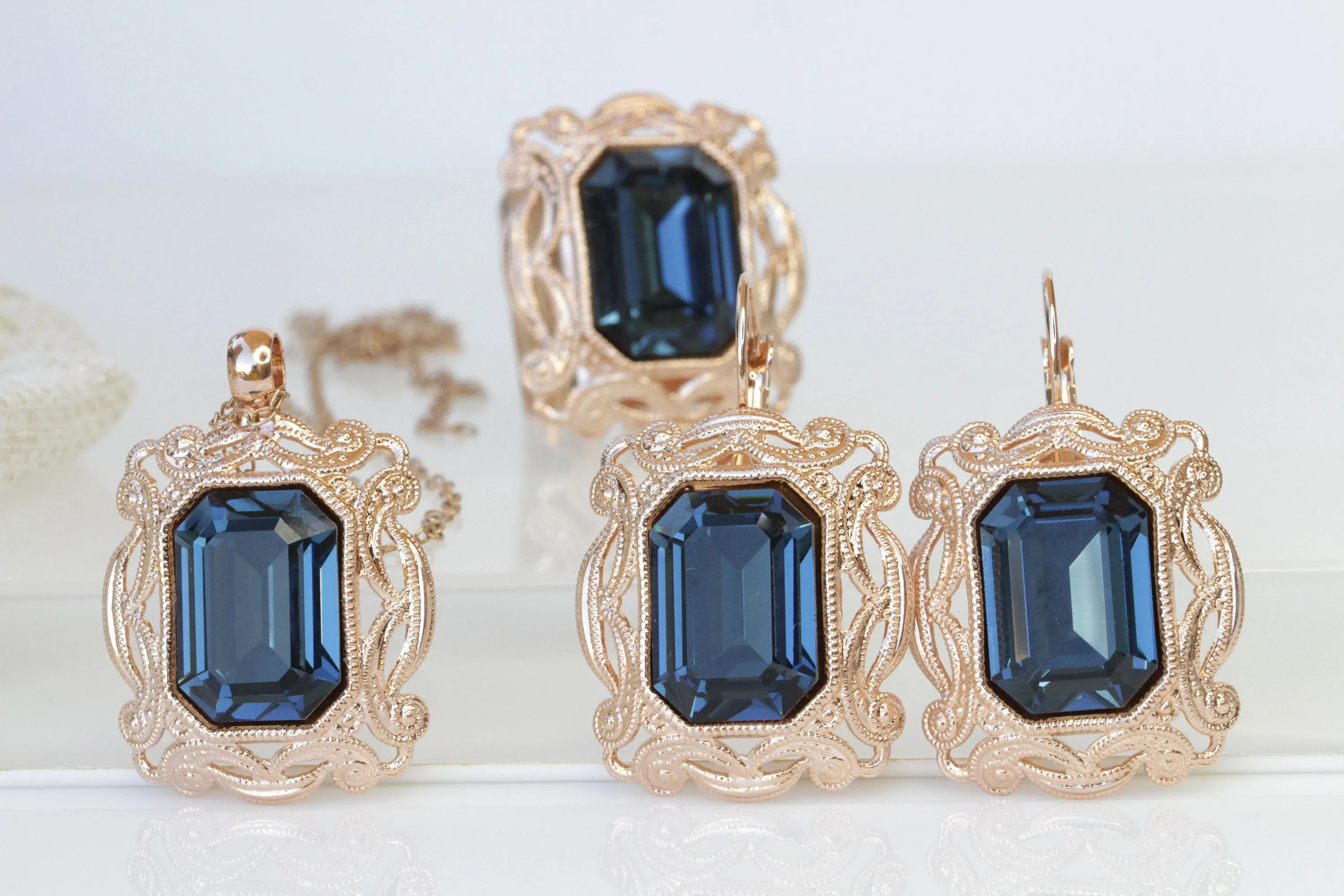 NAVY BLUE NECKLACE,
