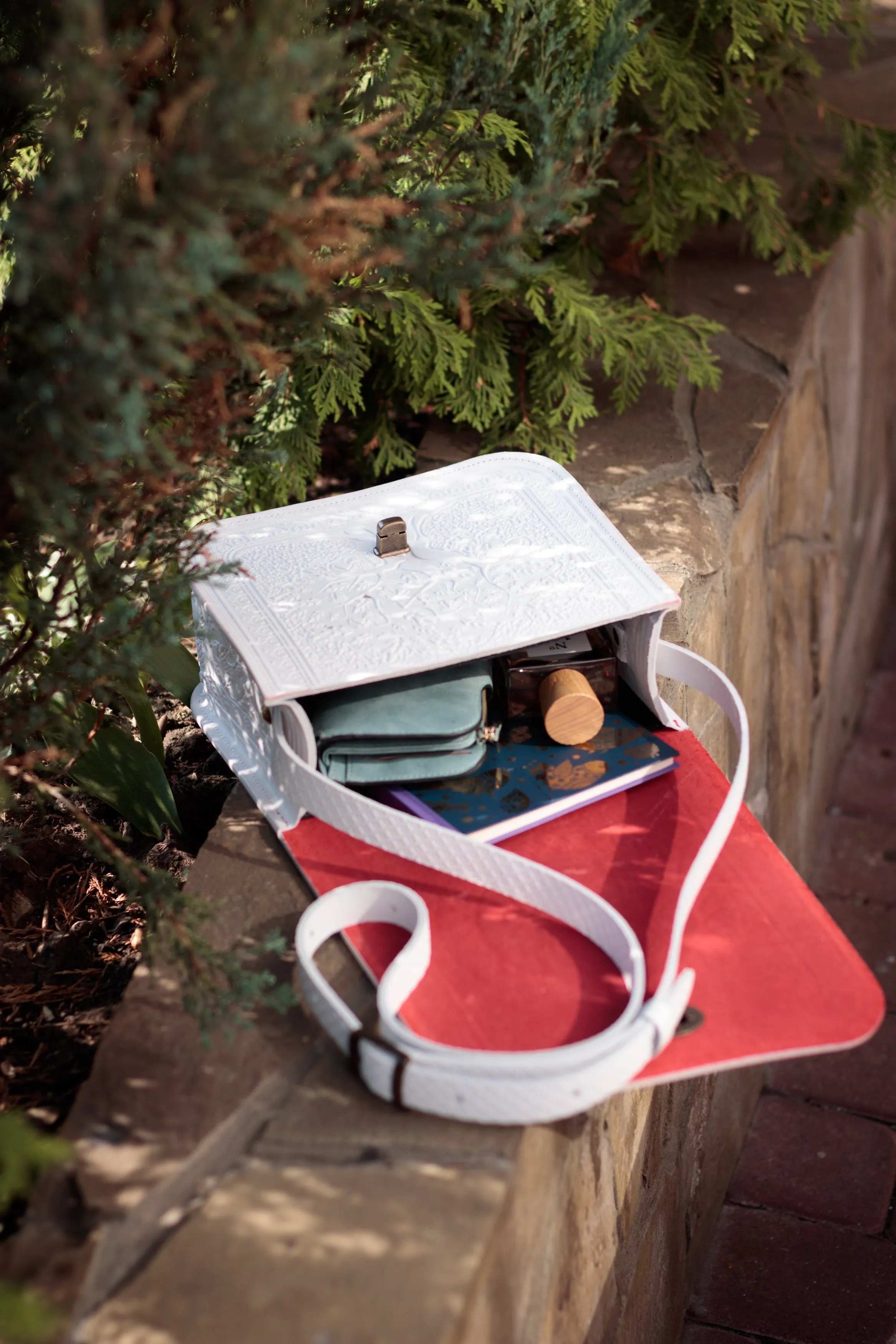 White&Red Leather Shoulder Bag